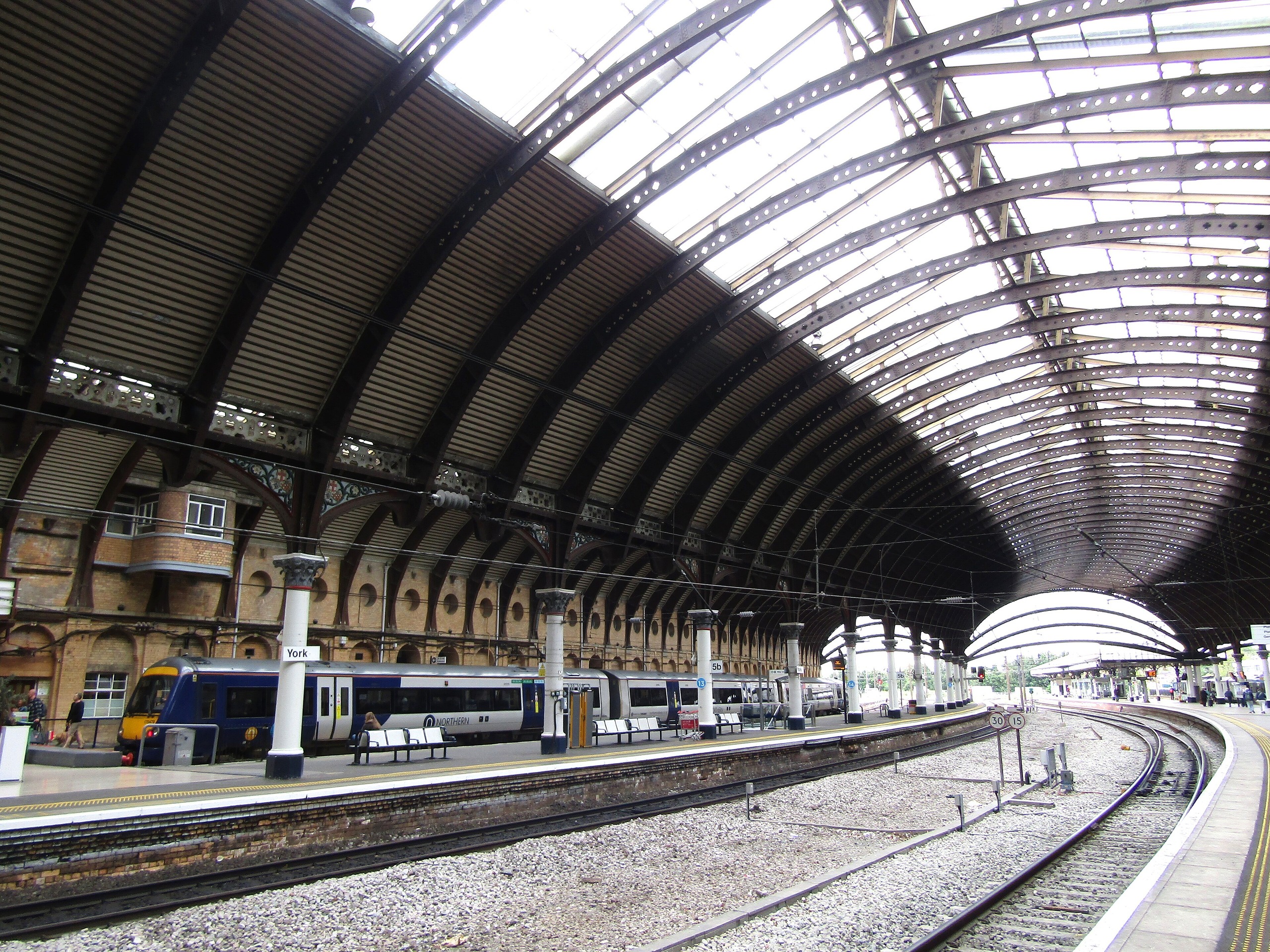 York - Railway Station - geograph.org.uk - 7855844.jpg