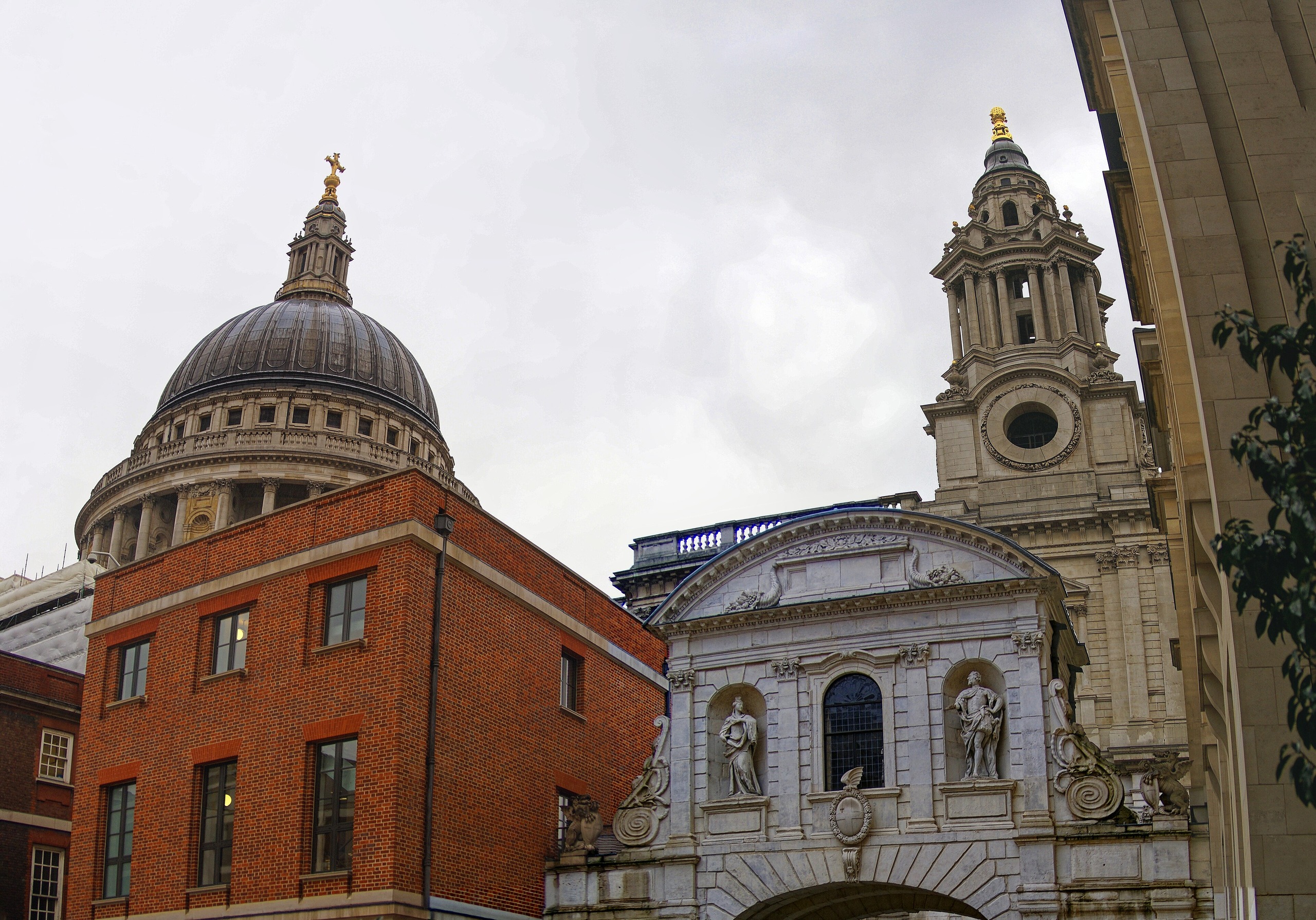 London - Paternoster Steps - St. Paul's Cathedral II.jpg